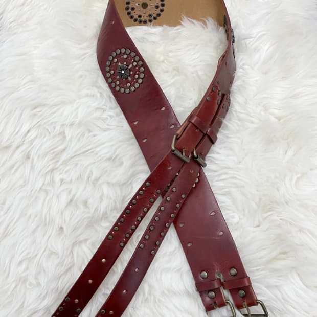 웨스턴 스터드 더블 펀칭 버클 벨트