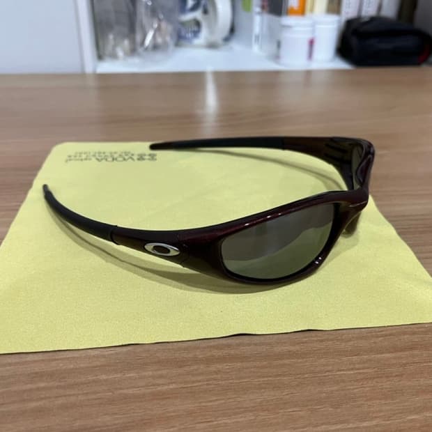 오클리 뉴스트레이트자켓 레드 블랙이리듐