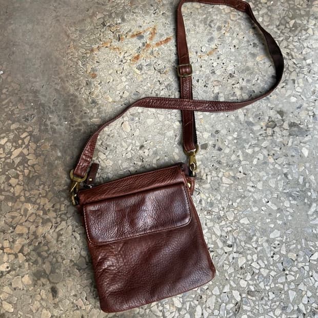 통가죽 크로스백