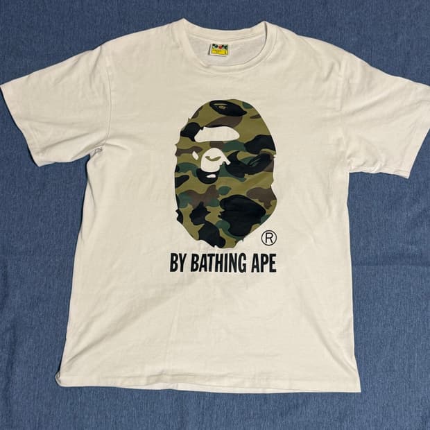 A BATHING APE (베이프) 카모 에이프 헤드 로고 반팔 티셔