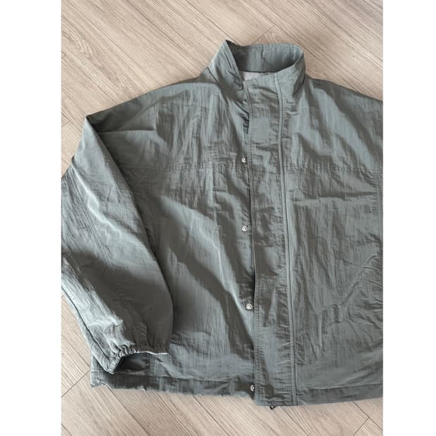 아크블루 야상 자켓 M  카키색  새상품  사이즈 미스로 보관만 함  소