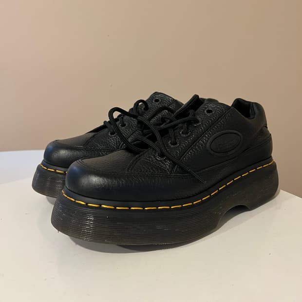닥터마틴 버즈-5 아이 블랙 밀드 나파 레더 슈즈