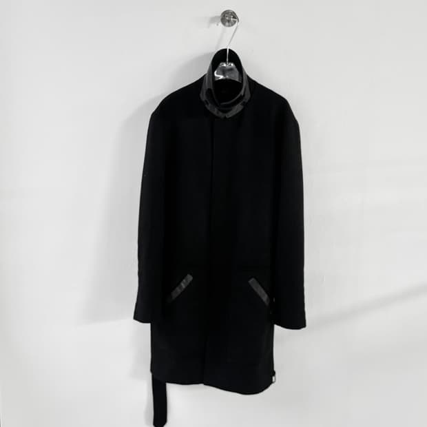 아르마니 익스체인지 하이넥 레더 카라 맥코트