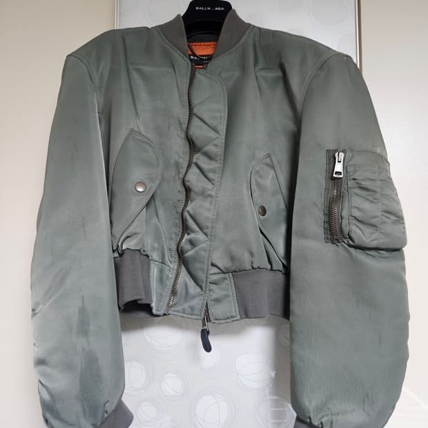 발렌시아가 17ss 크롭 봄버 S (패드버전)