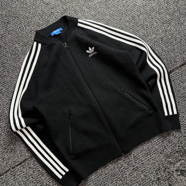 아디다스 울니트 슈퍼스타 트랙 탑 블랙 2899