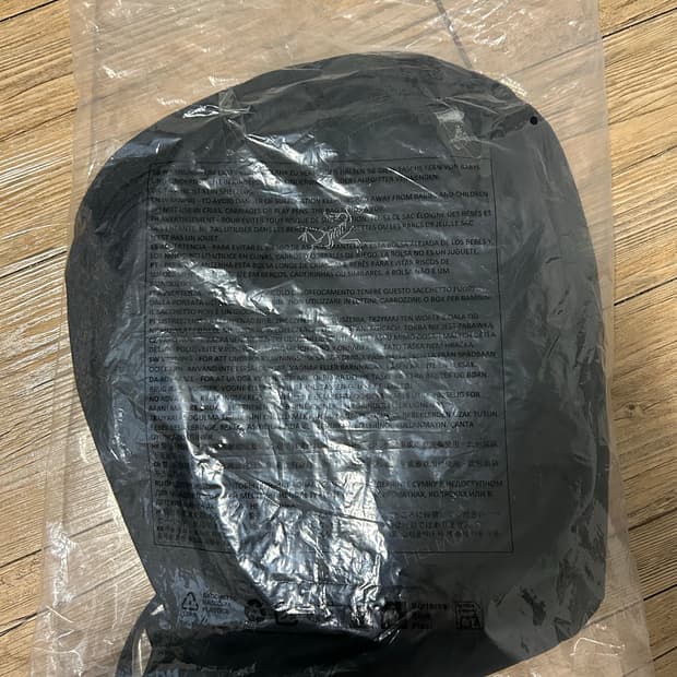 아크테릭스 헬리아드 15 백팩 블랙