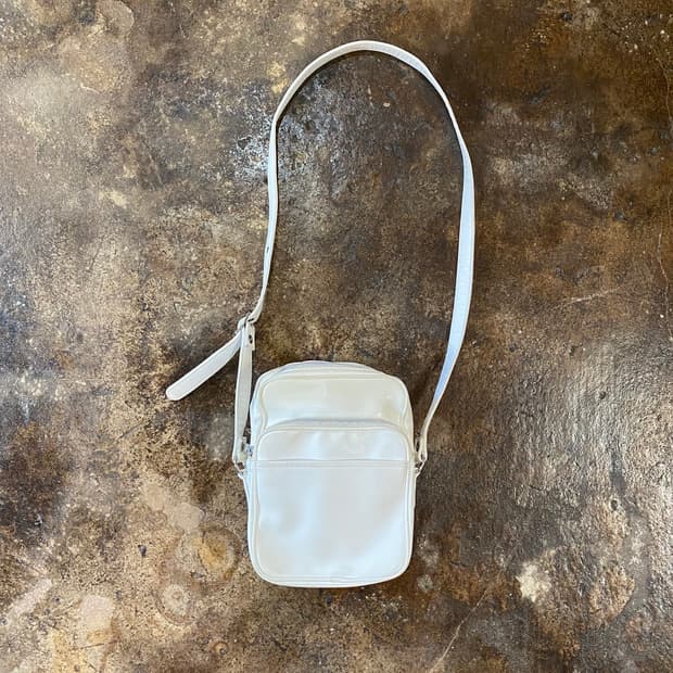 꼼데가르송 화이트 미니 크로스백