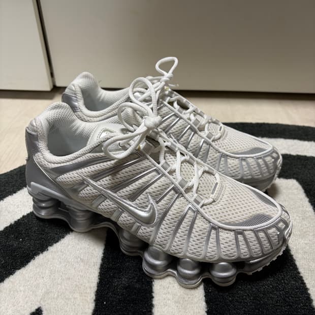 (W) 나이키 샥스 TL 메탈릭 실버 235사이즈