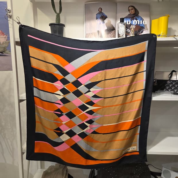 크리스찬 디올 실크 스카프