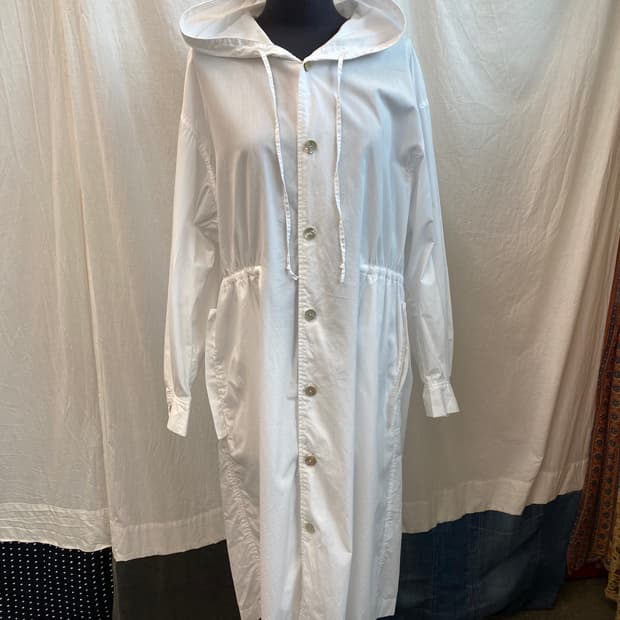 화이트 롱후드점퍼