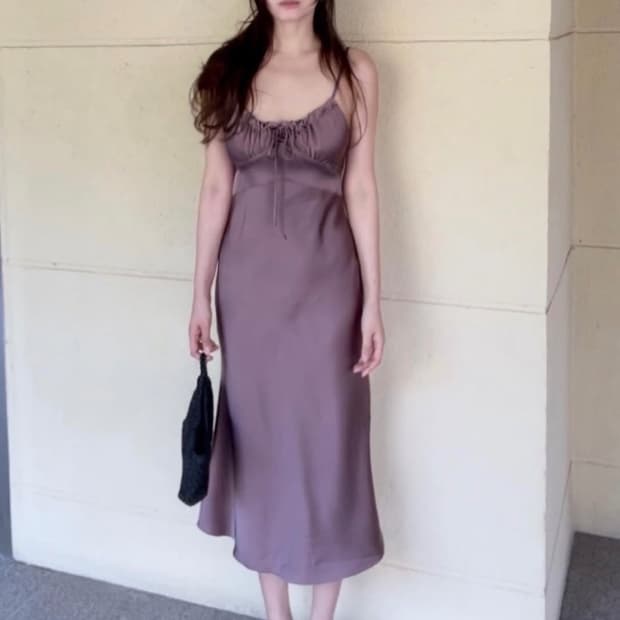 55사이즈) 보떼나뛰렐 carolyn 캐롤린 새틴 끈나시 미디원피스