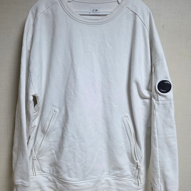 CP 컴퍼니 화이트 맨투맨