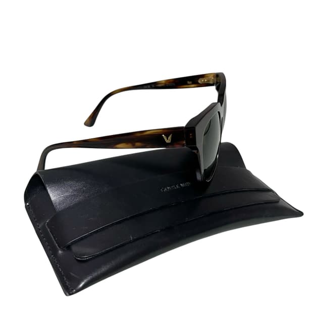 젠틀몬스터 뿔테 선글라스