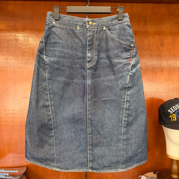 리바이스 엔지니어드 진 데님 스커트 [ 28 ]