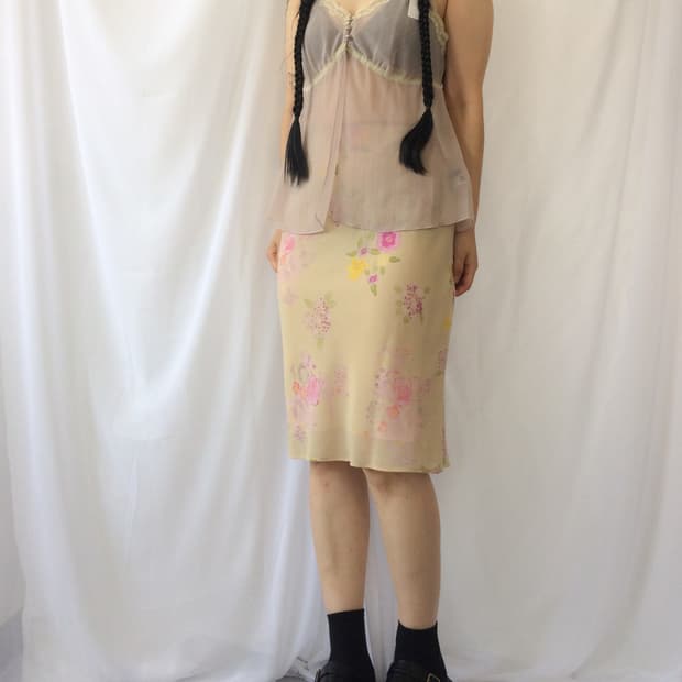 Lace trimming sleeveless