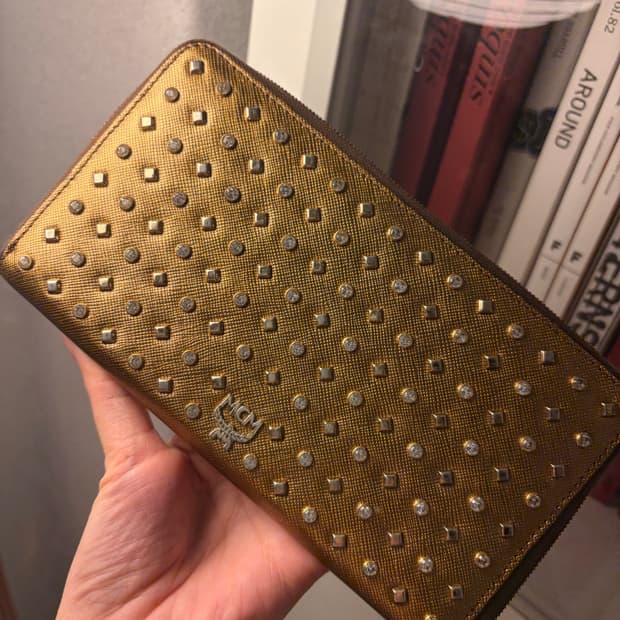 MCM 골드 장지갑