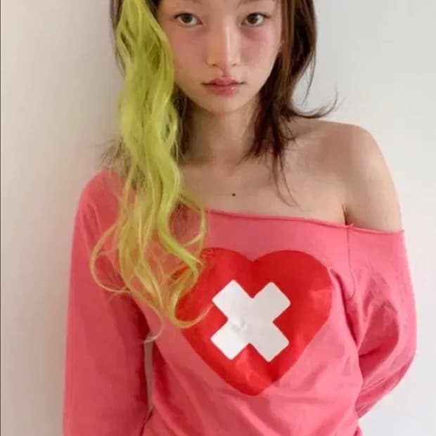 샵페어리 크로스 하트 컷오프 티셔츠 레드