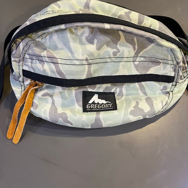 그레고리 구형 로고 테일메이트