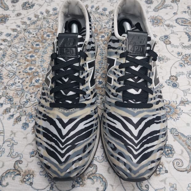 뉴발란스 420 제브라 패턴 스니커즈 240mm