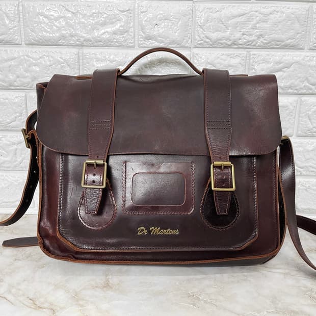 닥터마틴 15인치 가죽 사첼백