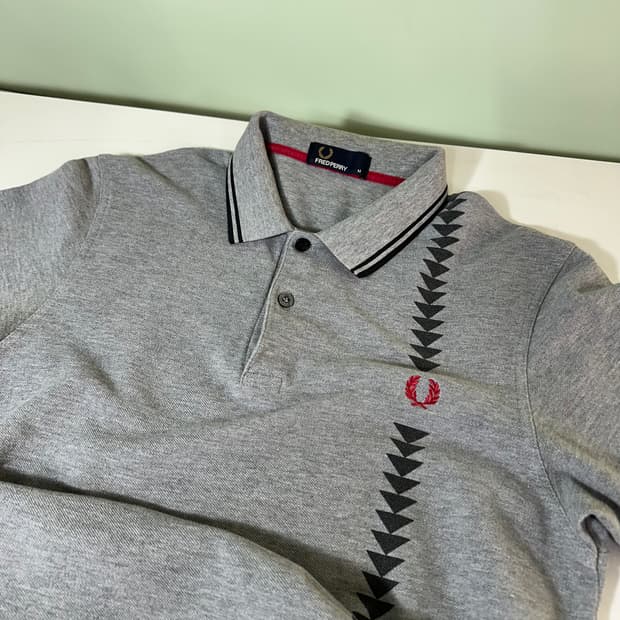 우먼M 프레디프레 그레이 깃털로고 PK 반팔카라티