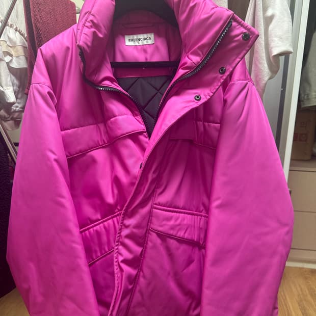 발렌시아가 핑크 패딩입니다