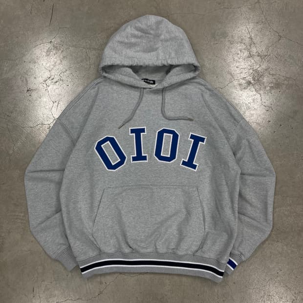 오아이오아이 그레이 컬러 스펠아웃 빅로고 후드티