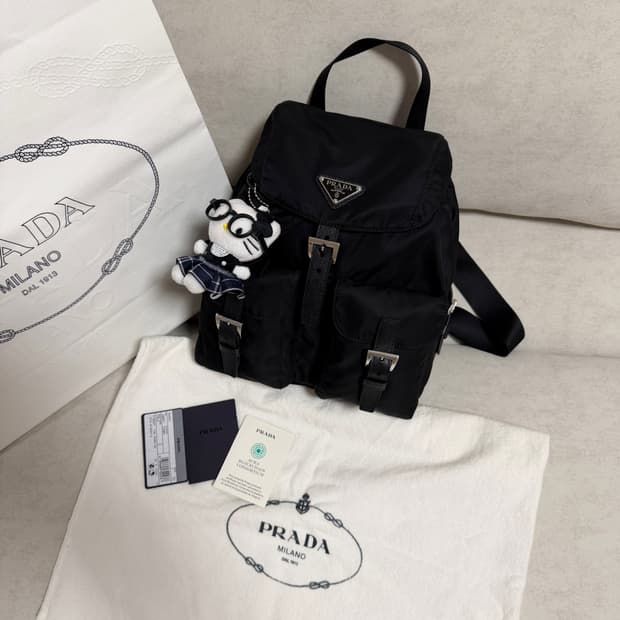 정품 프라다 백팩 스몰 신형