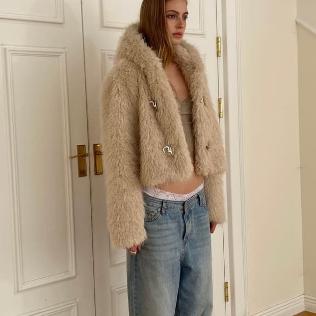 투머치택스 크롭 퍼 자켓