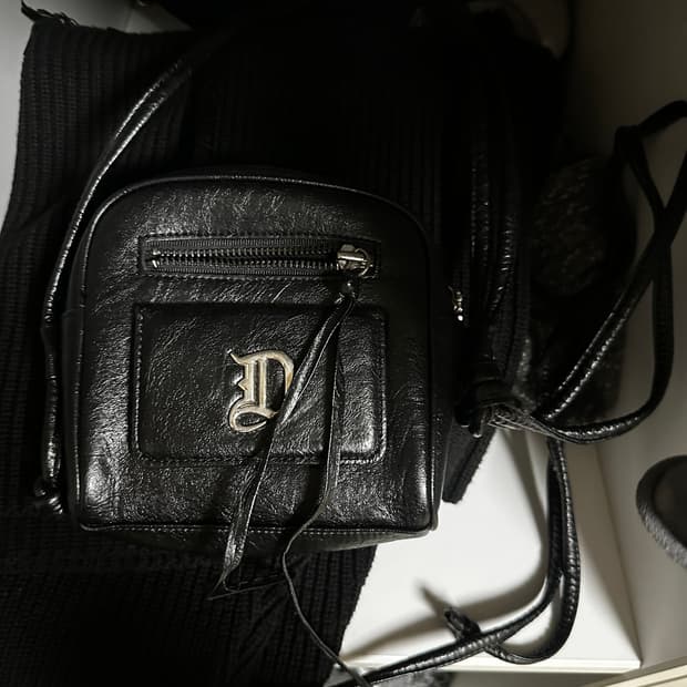 오도어 크로스 숄더 백