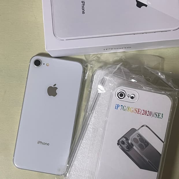 아이폰 8 실버 64GB 판매합니다! [작례O]
