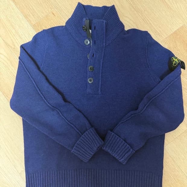 스톤아일랜드 버튼니트 반집업