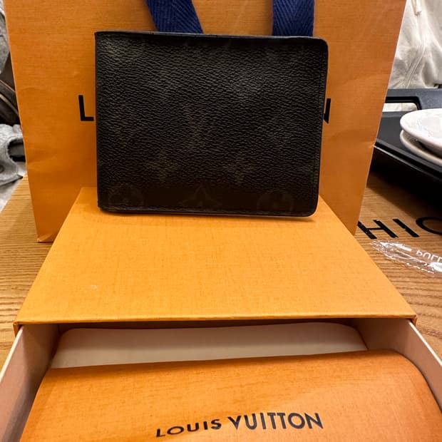 루이비통 모노그랩 반지갑 팔아용