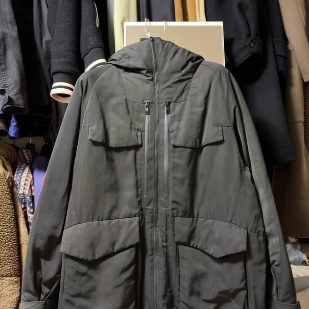 유니클로 화이트마운티니어링 파카 블랙 L사이즈