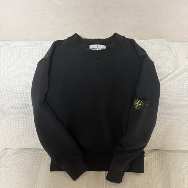 스톤아일랜드 블랙 맨투맨