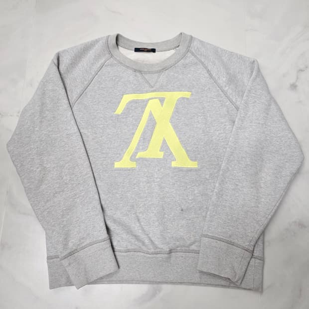 정품 루이비통 업사이드다운 형광 로고 맨투맨 100