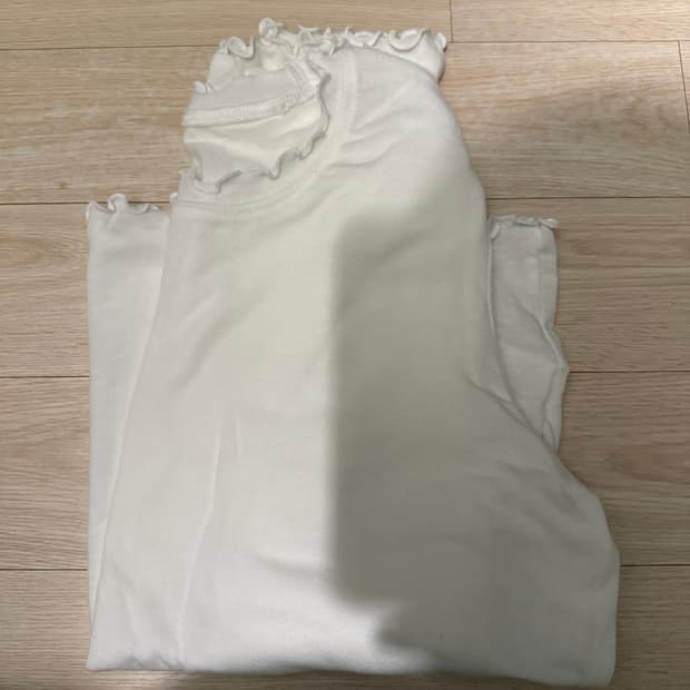 프릴기본긴팔티 블랙 화이트2개 일괄 미착용 새상품