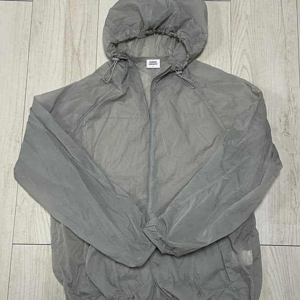 무탠다드 바람막이