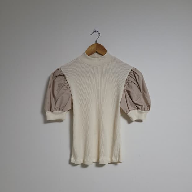 (M) ZARA 자라 반팔 퍼프 블라우스 아이보리 골지 니트