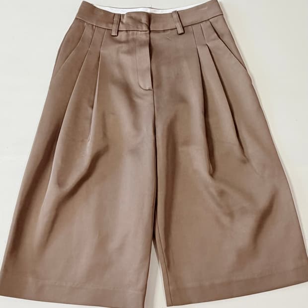 플라츠 PLATZ 핀턱 와이드 버뮤다 팬츠 55 정가 168,000원
