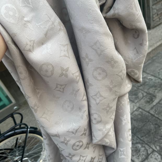 루이비통 모노그램 실크 머플러
