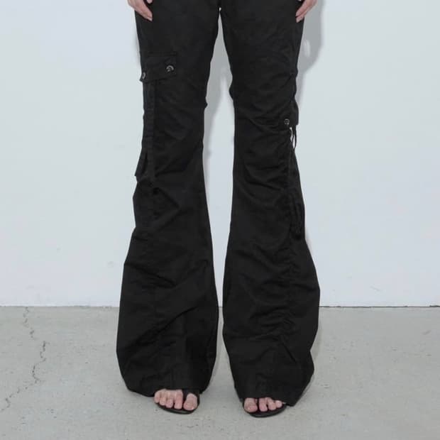 [3RD] WASHED SHIRRING CARGO PANTS, BLACK