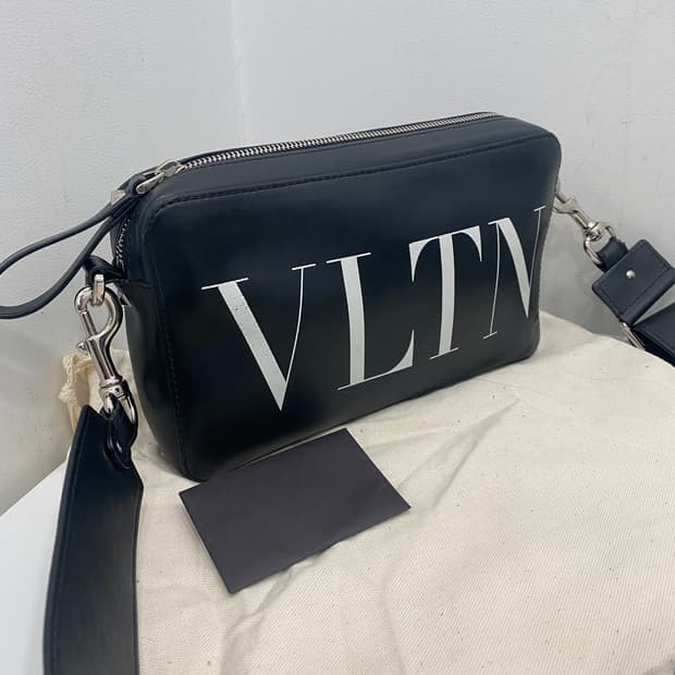 발렌티노 VLTN 크로스백