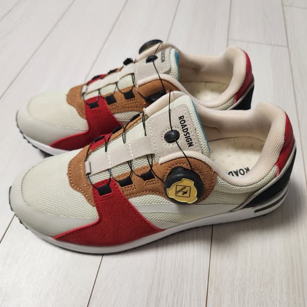 새상품급)로드사인 운동화 여성 다이얼 스니커즈 사이즈240

여러 중고사