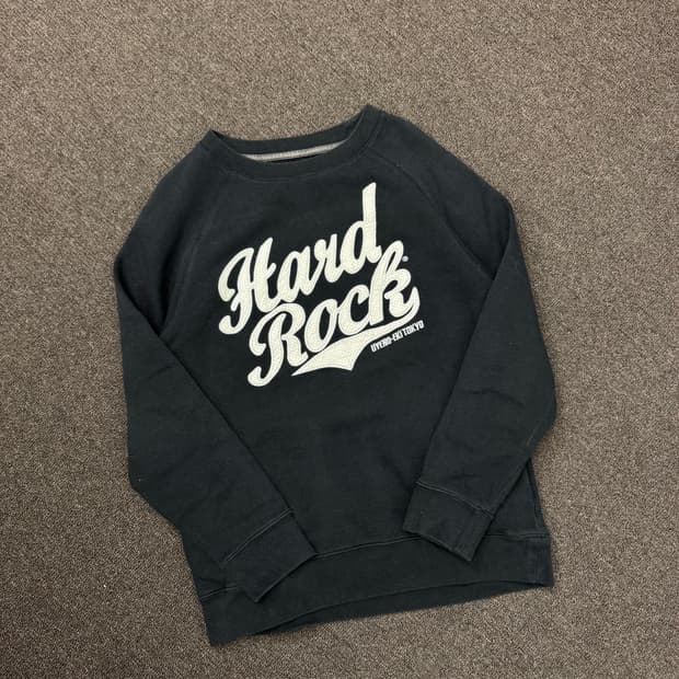 L)하드락 빈티지 자수 프린팅 블랙 스웻셔츠