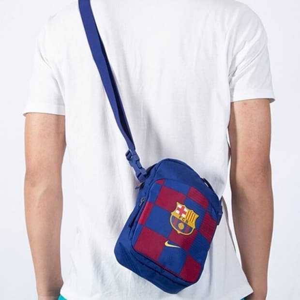 나이키 바르셀로나 클럽 아이템 숄더백
