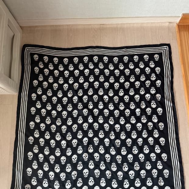 알렉산더맥퀸 스카프