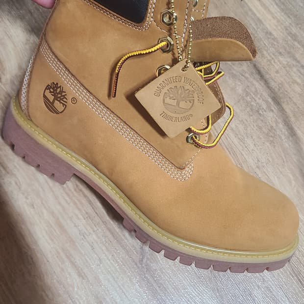 팀버랜드 프리미엄 6인치 카멜 새거팔아요~