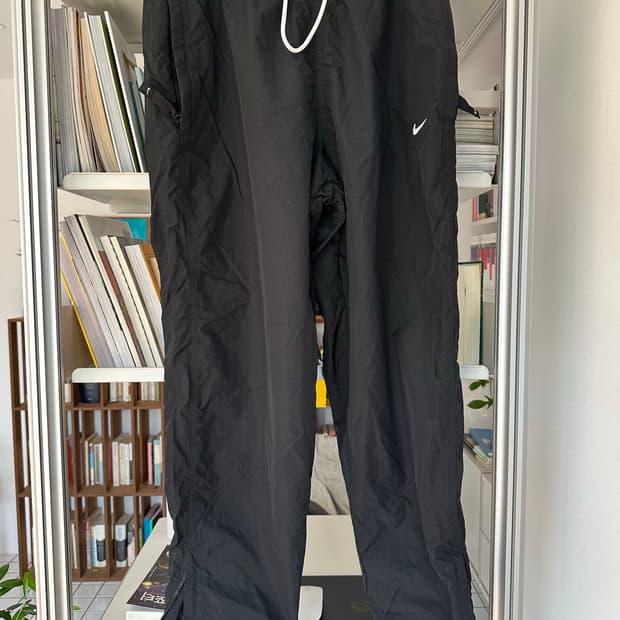 [해외M]나이키랩 NRG 솔로 스우시 우븐 트랙 팬츠 블랙