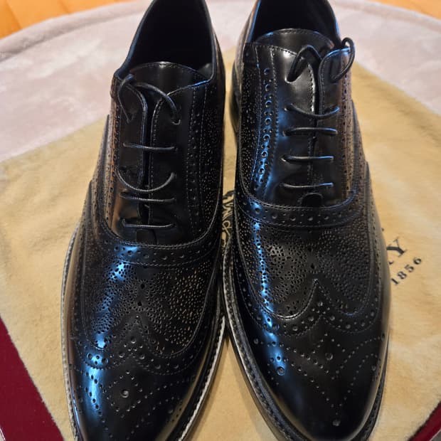 [새상품] 버버리 이태리 금장 로고 윙팁 브로그 (41사이즈)